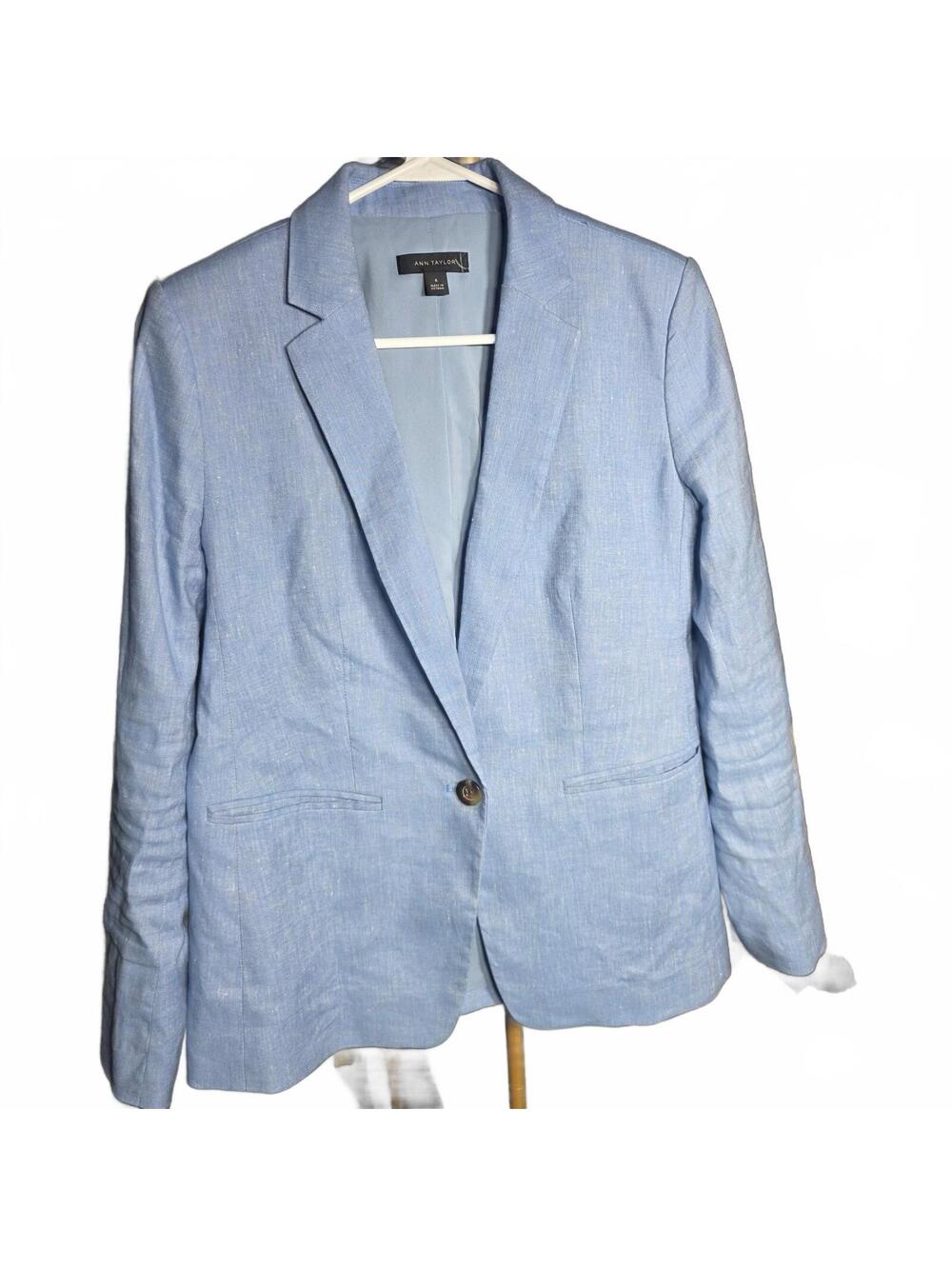 Ann Taylor size 8 light blue blazer